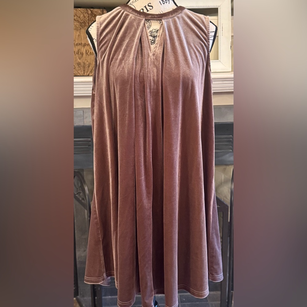 Umgee Boutique Keyhole Velvet Dress in Mocha Sleeveless Women’s Medium Cocktail
